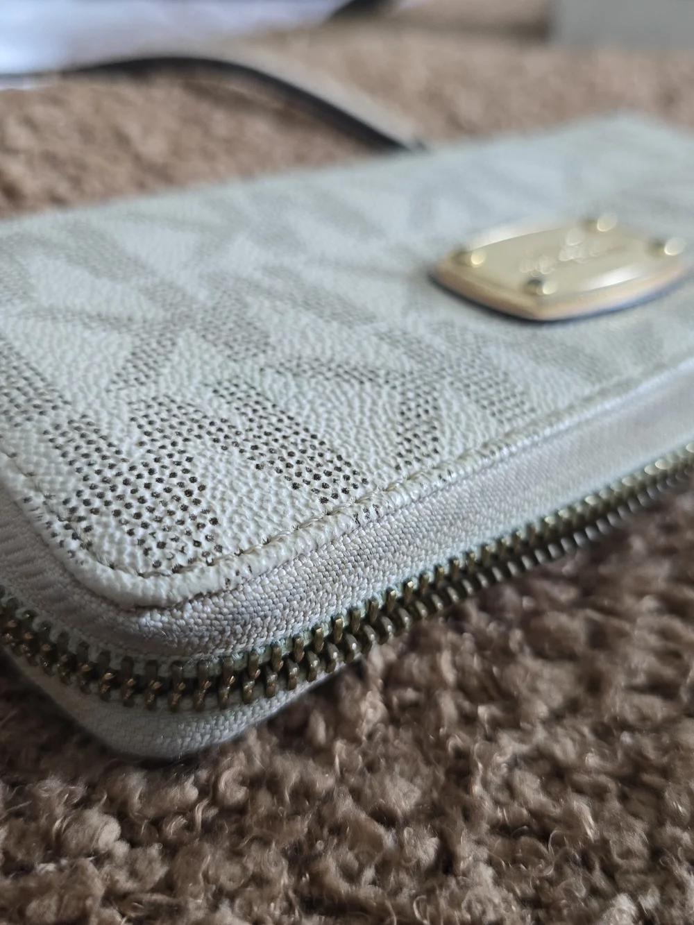 Michael Kors White Signature Wristlet Wallet